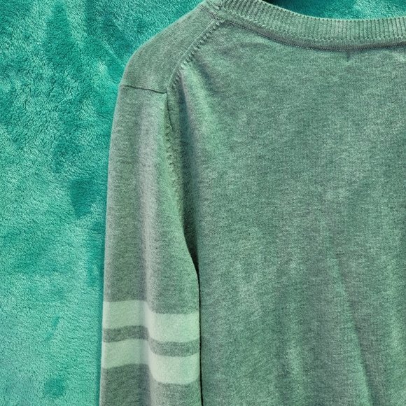 Gap grey button up V-neck sweater made with silk size medium - Picture 8 of 9